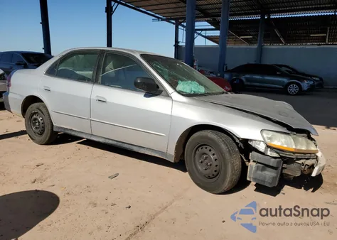 2001 Honda Accord Value из США, поврежденный, VIN 1HGCF86661A060559